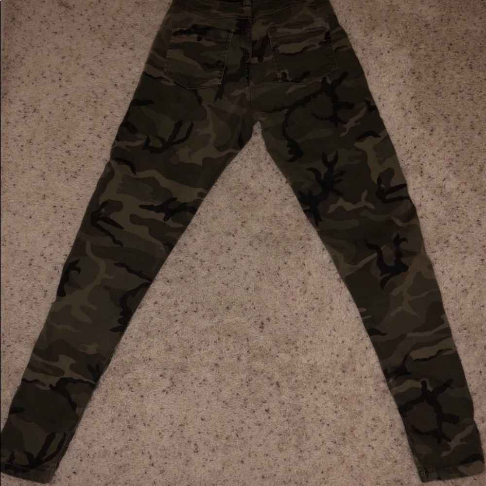 Size:23 camo skinny jeans